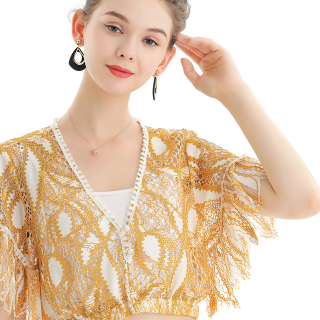 T064-4 女士双色孔眼蕾丝 V 领荷叶边短袖松紧腰短款上衣