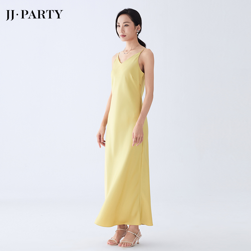 A410 女装纯色缎布吊带A 字长连衣裙