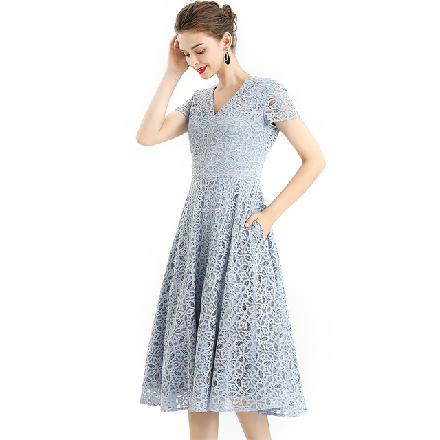 D062-4女装圆形花图案蕾丝 V 领小肩袖喇叭形中长晚礼服连衣裙