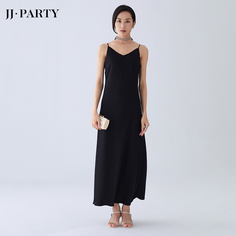 A410 女装纯色缎布吊带A 字长连衣裙