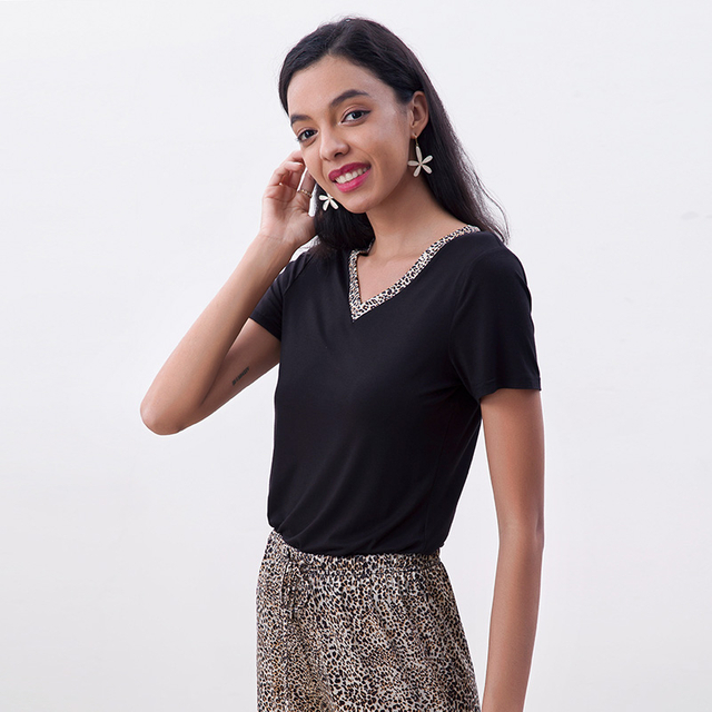 T260 女士纯色豹纹包边组合短袖时尚 T 恤