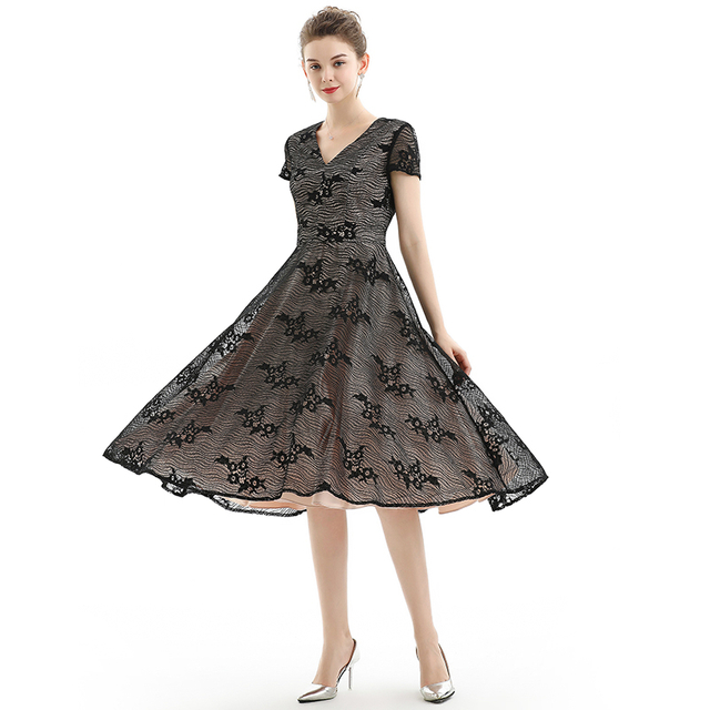 D062 女装花卉蕾丝 V 领小肩袖喇叭形中长晚礼服连衣裙